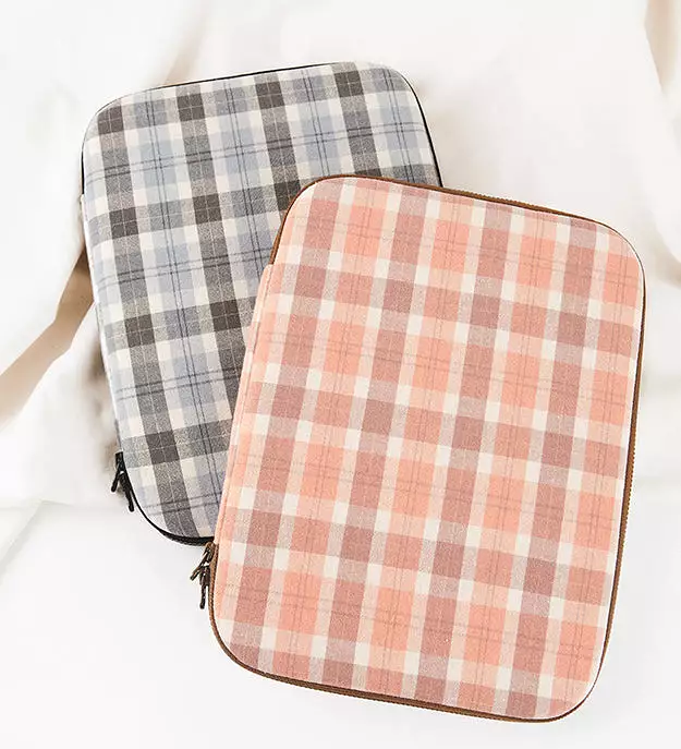 Casual Checkered Plaids Pattern iPad Laptop Sleeves Cases Pouches Protective Covers Purses Handbags Square Cushion Designer Scho