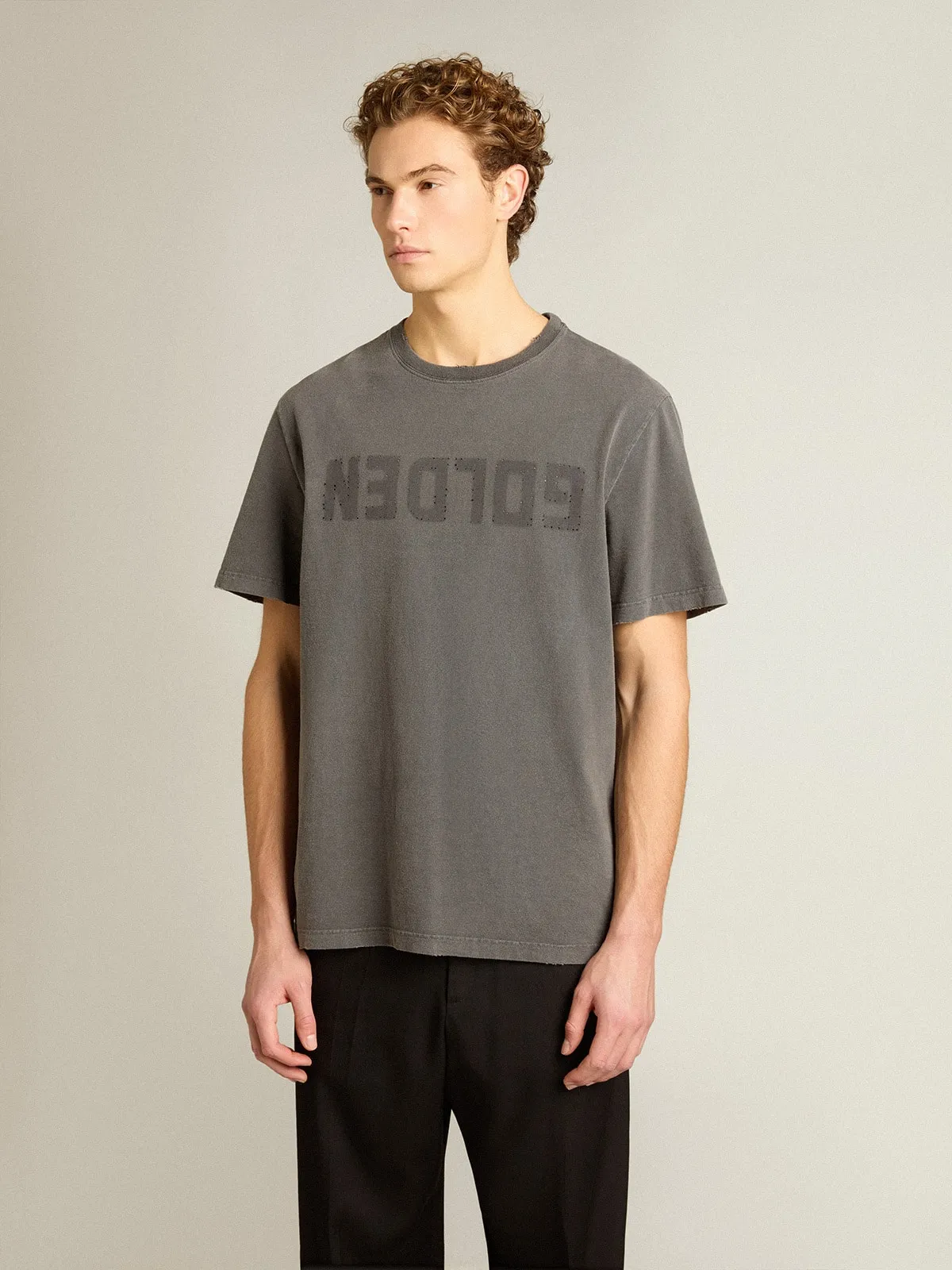 Men's anthracite gray T-shirt with distressed treatment